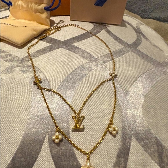 LOUIS VUITTON NECKLACE AUTHENTIC EXCELLENT CONDITION. - Picture 3 of 8